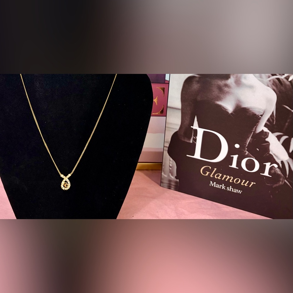 Vintage DIOR Necklace CD Logo Gold-Tone W/Rhinestones. Newly cleaned & Sanitized - Picture 3 of 12